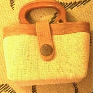 Adorable vintage straw and wood bag